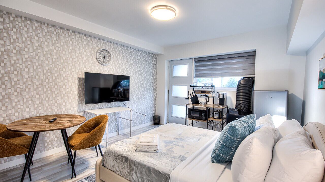 Photo of Bedroom in Cote-Des-Neiges—Notre-Dame-De-Grace