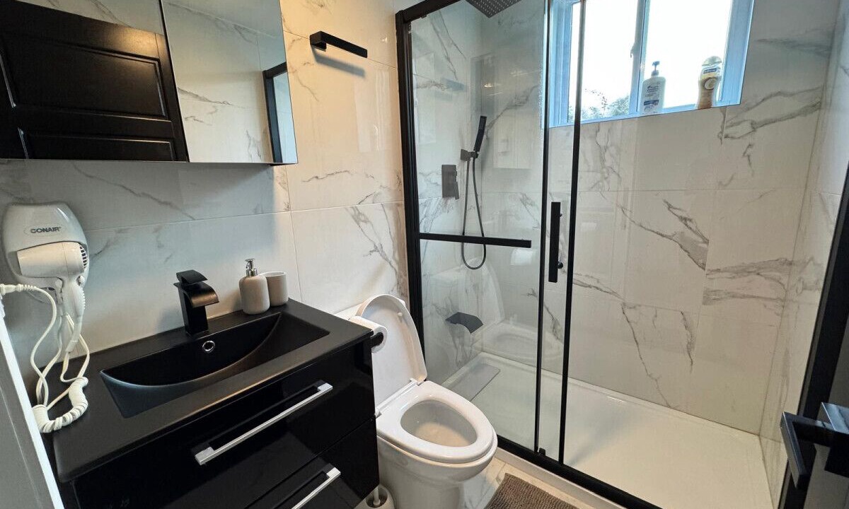 Photo of Bathroom in Cote-Des-Neiges—Notre-Dame-De-Grace