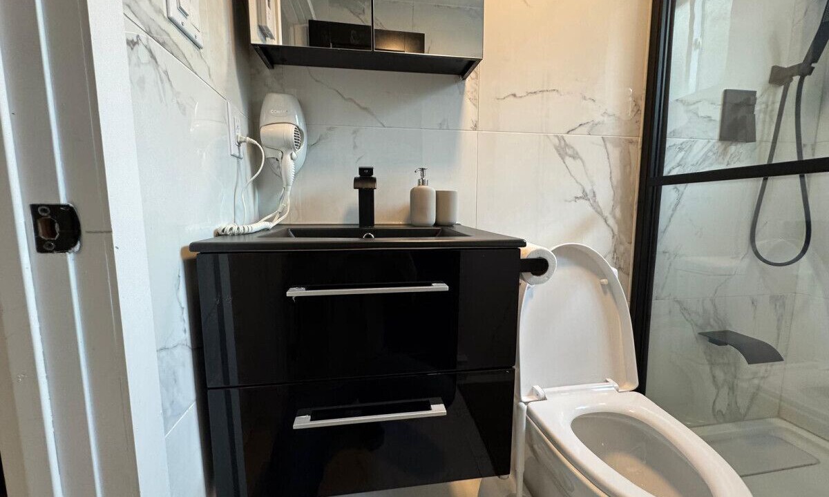 Photo of Bathroom in Cote-Des-Neiges—Notre-Dame-De-Grace