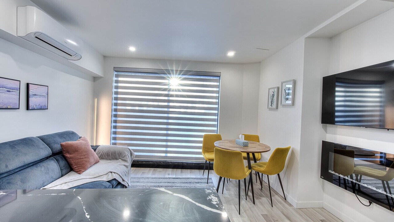 Photo of Livingroom in Cote-Des-Neiges—Notre-Dame-De-Grace
