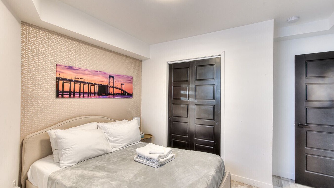 Photo of Bedroom in Cote-Des-Neiges—Notre-Dame-De-Grace