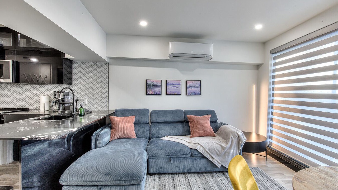 Photo of Livingroom in Cote-Des-Neiges—Notre-Dame-De-Grace