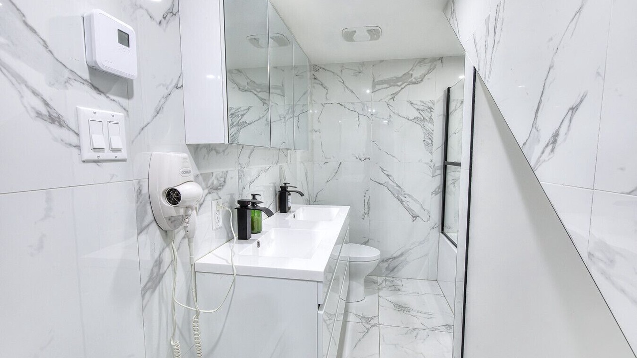 Photo of Bathroom in Cote-Des-Neiges—Notre-Dame-De-Grace