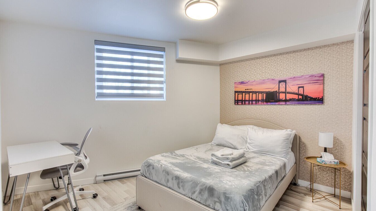Photo of Bedroom in Cote-Des-Neiges—Notre-Dame-De-Grace