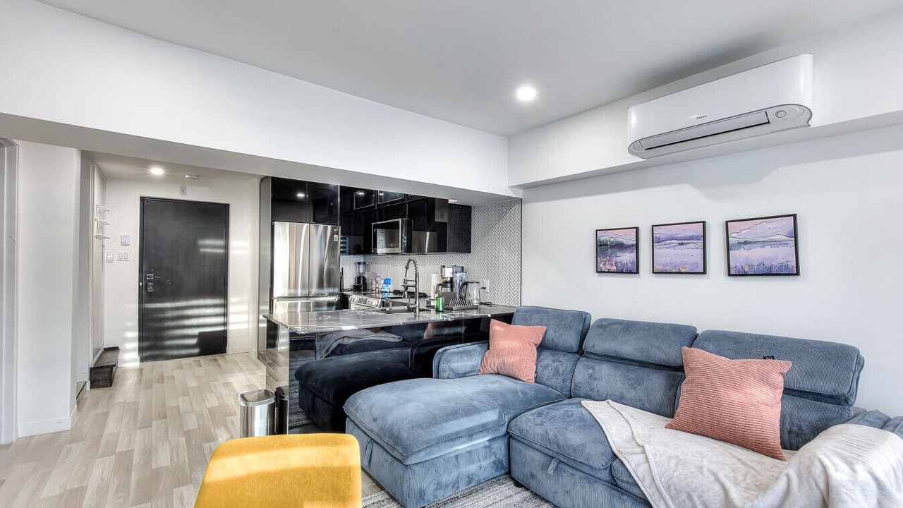 Photo of Livingroom in Cote-Des-Neiges—Notre-Dame-De-Grace