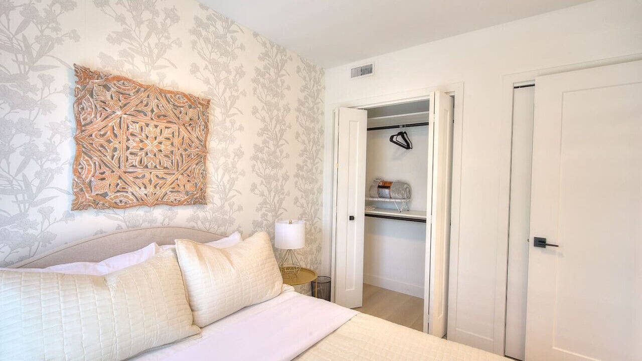 Photo of Bedroom in Cote-Des-Neiges—Notre-Dame-De-Grace