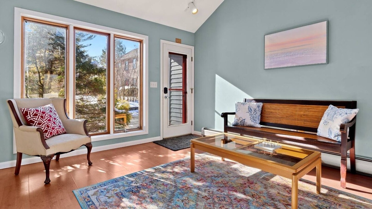 Photo of Livingroom in Lee