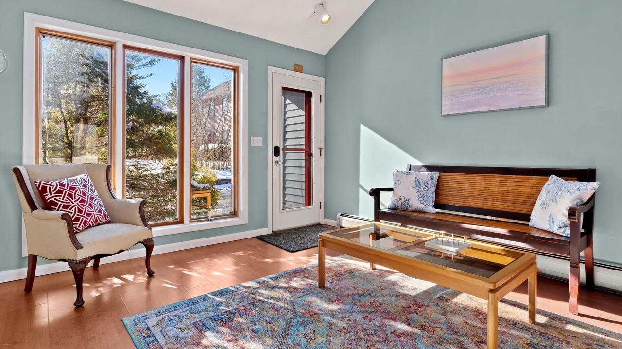 Photo of Livingroom in Lee