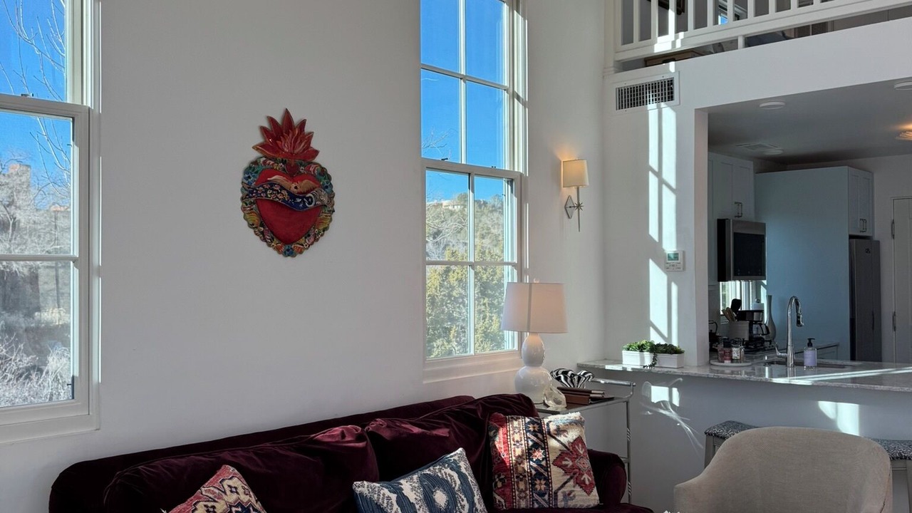 Photo of Livingroom in Historic Eastside