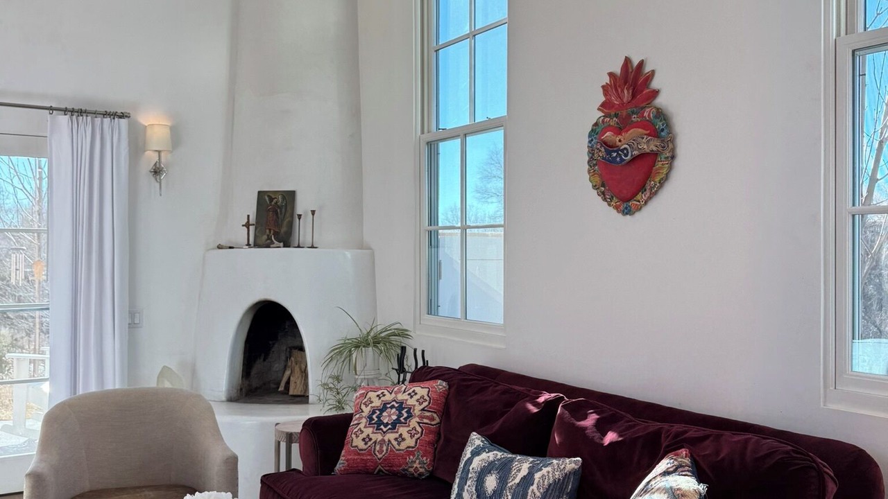 Photo of Livingroom in Historic Eastside