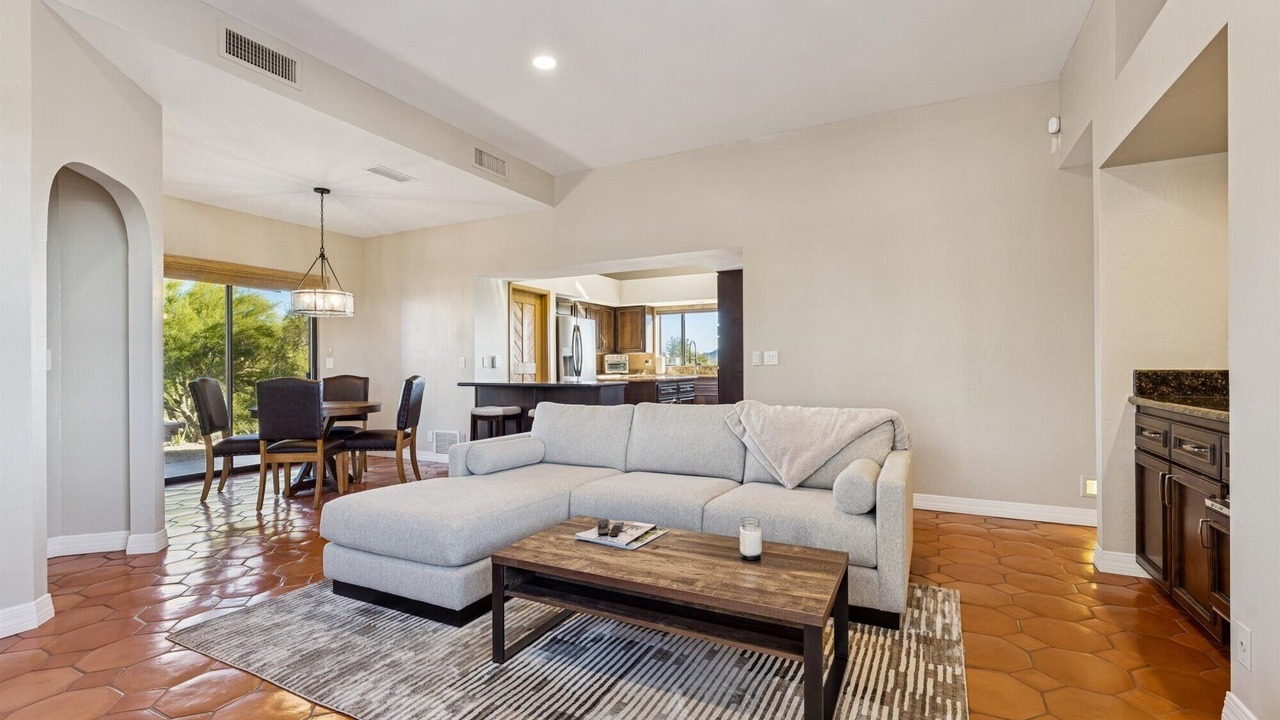 Photo of Livingroom in Carefree Rolling Hills