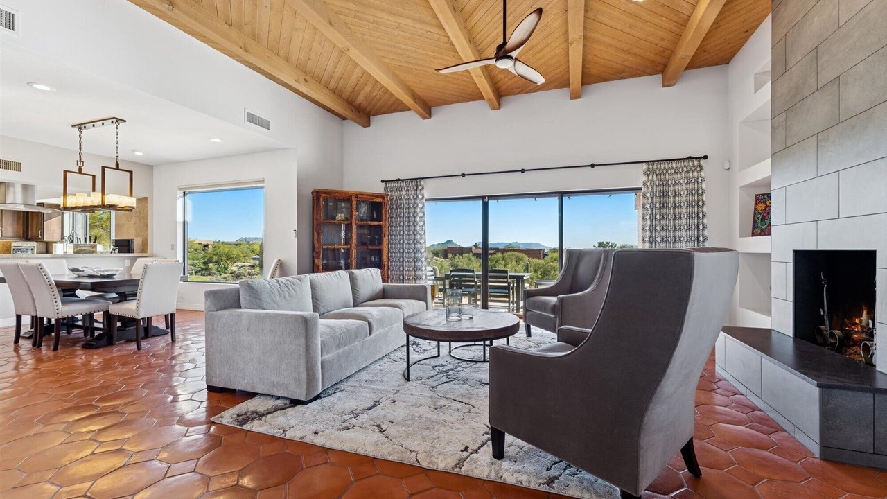 Photo of Livingroom in Carefree Rolling Hills