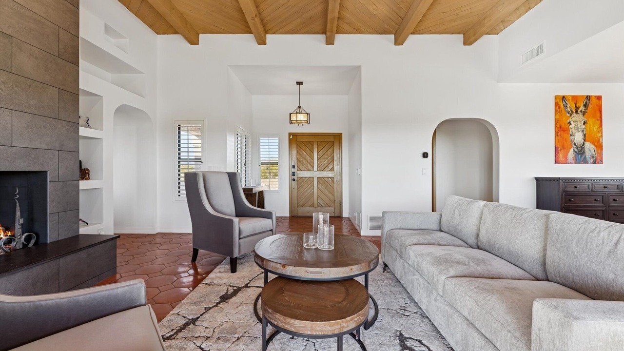 Photo of Livingroom in Carefree Rolling Hills