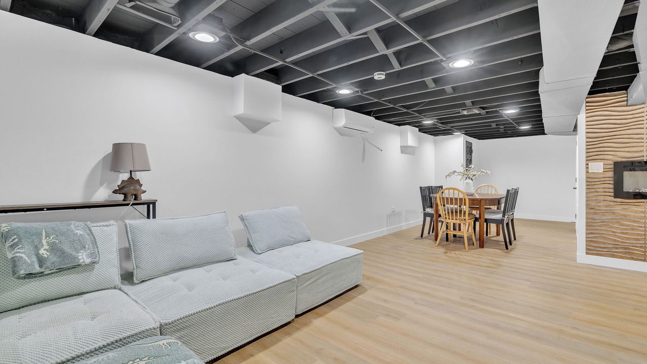 Photo of Livingroom in Westmont