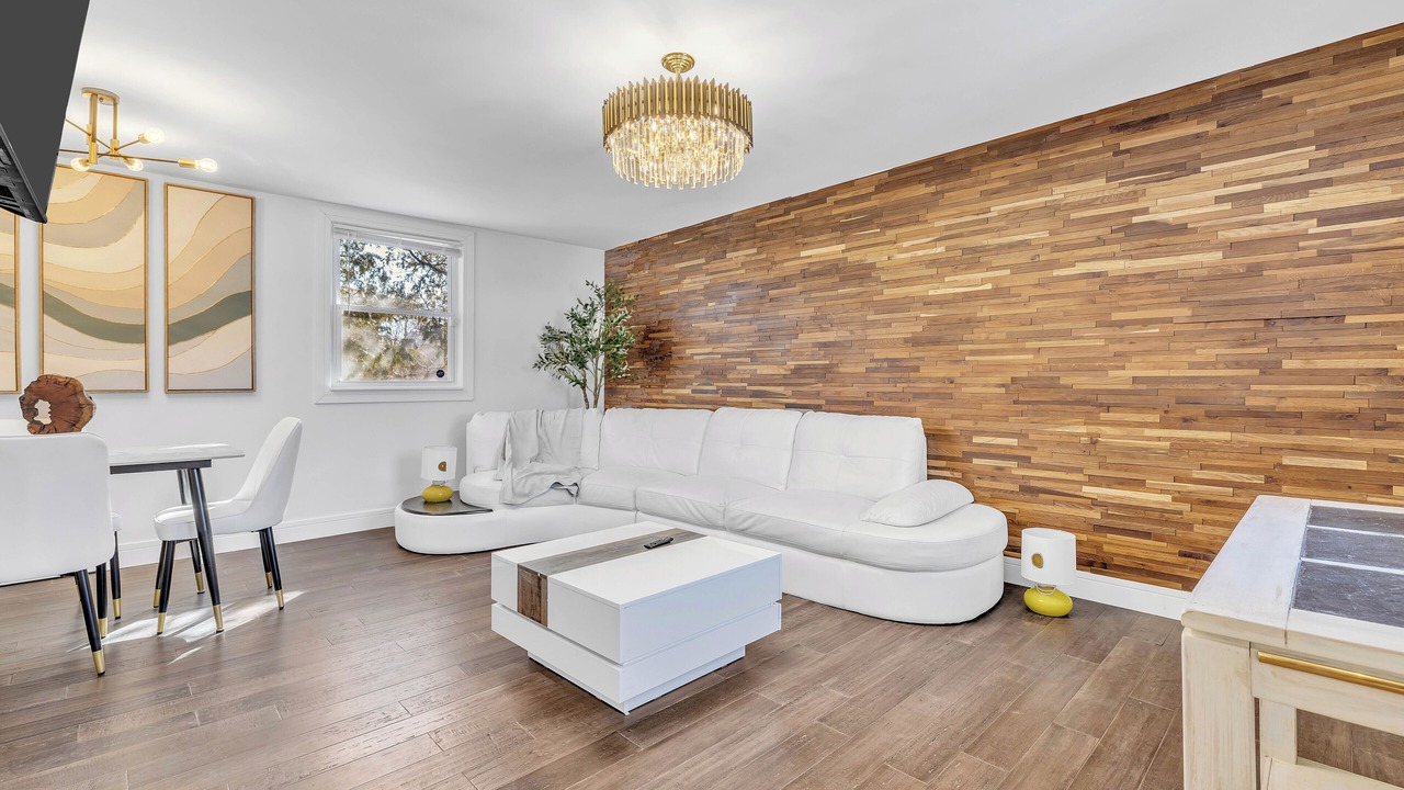 Photo of Livingroom in Westmont