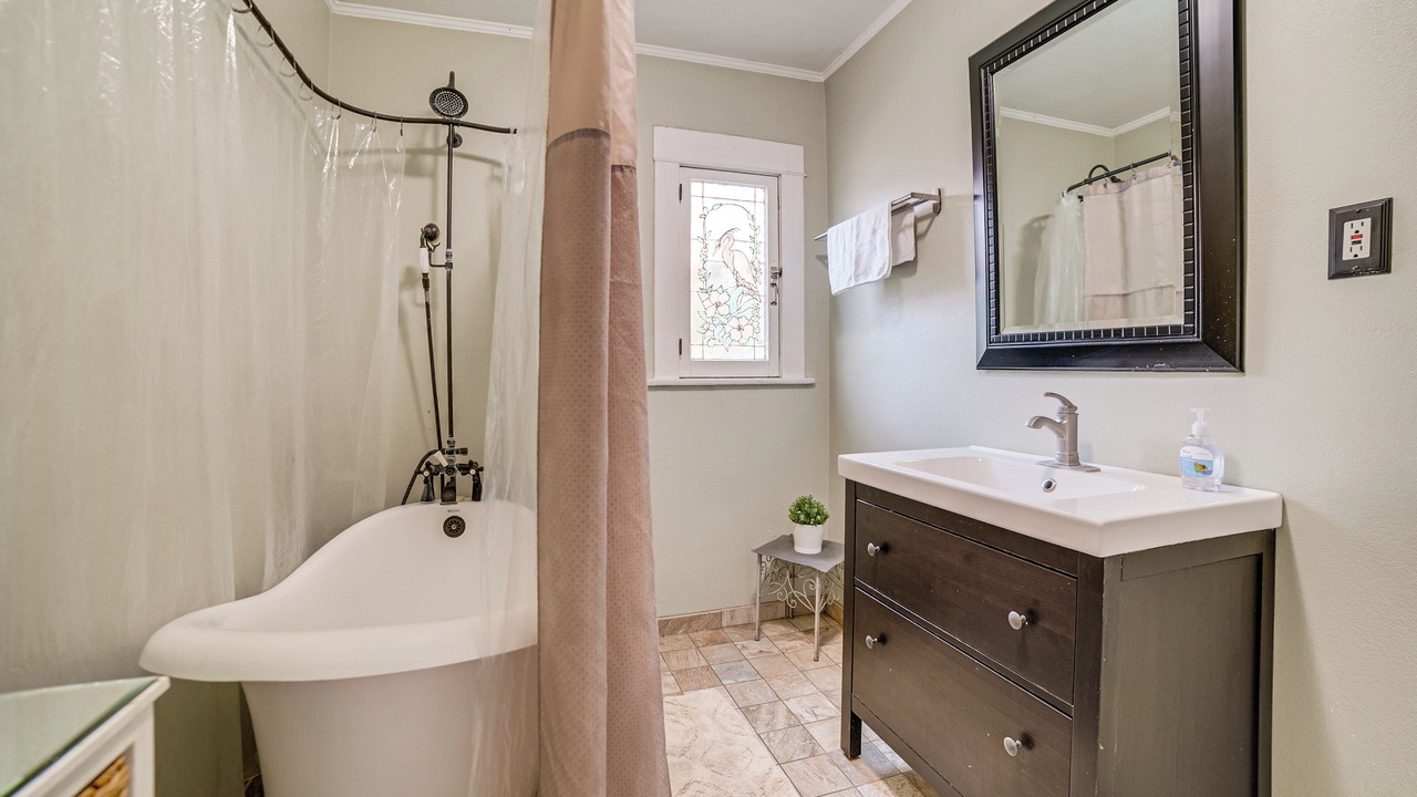 Photo of Bathroom in Downtown Riverside