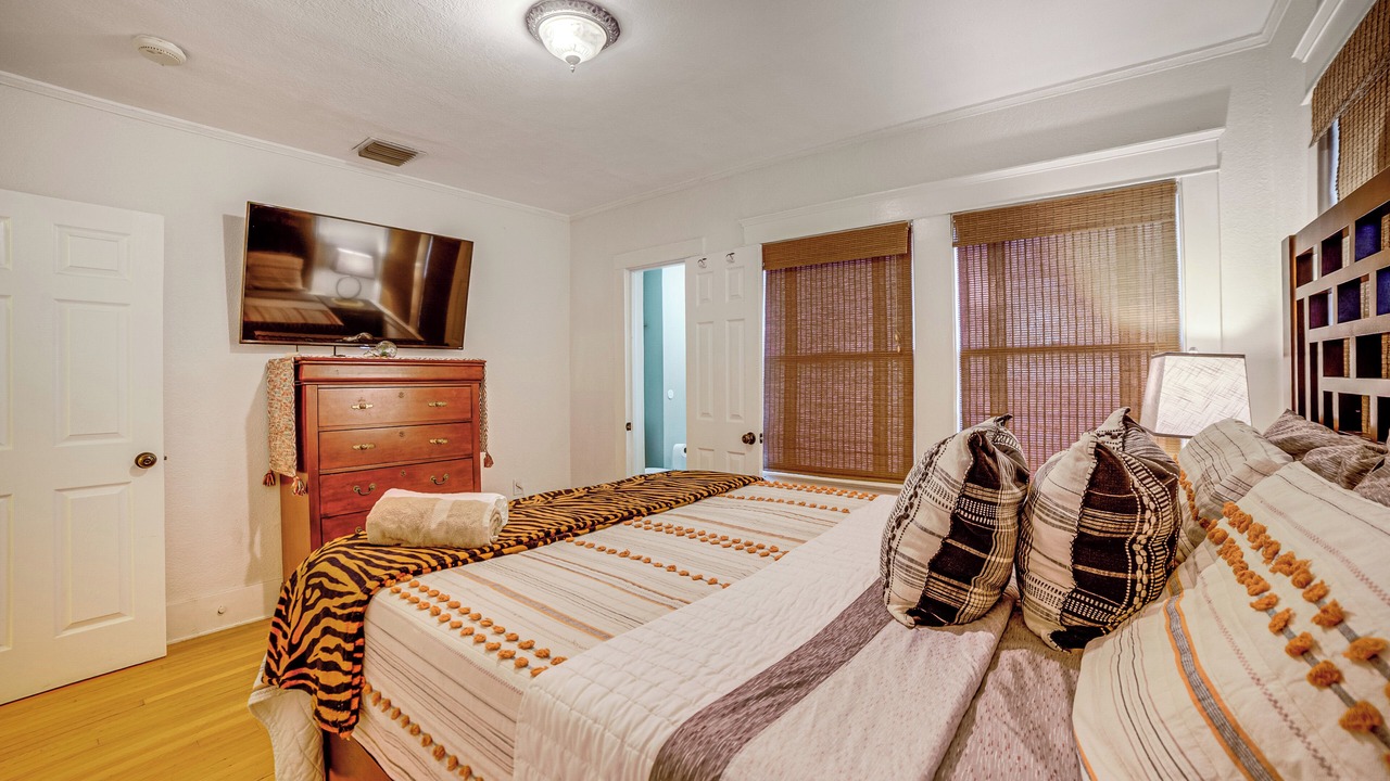 Photo of Bedroom in Downtown Riverside