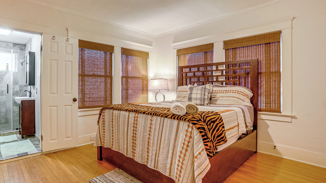 Photo of Bedroom in Downtown Riverside