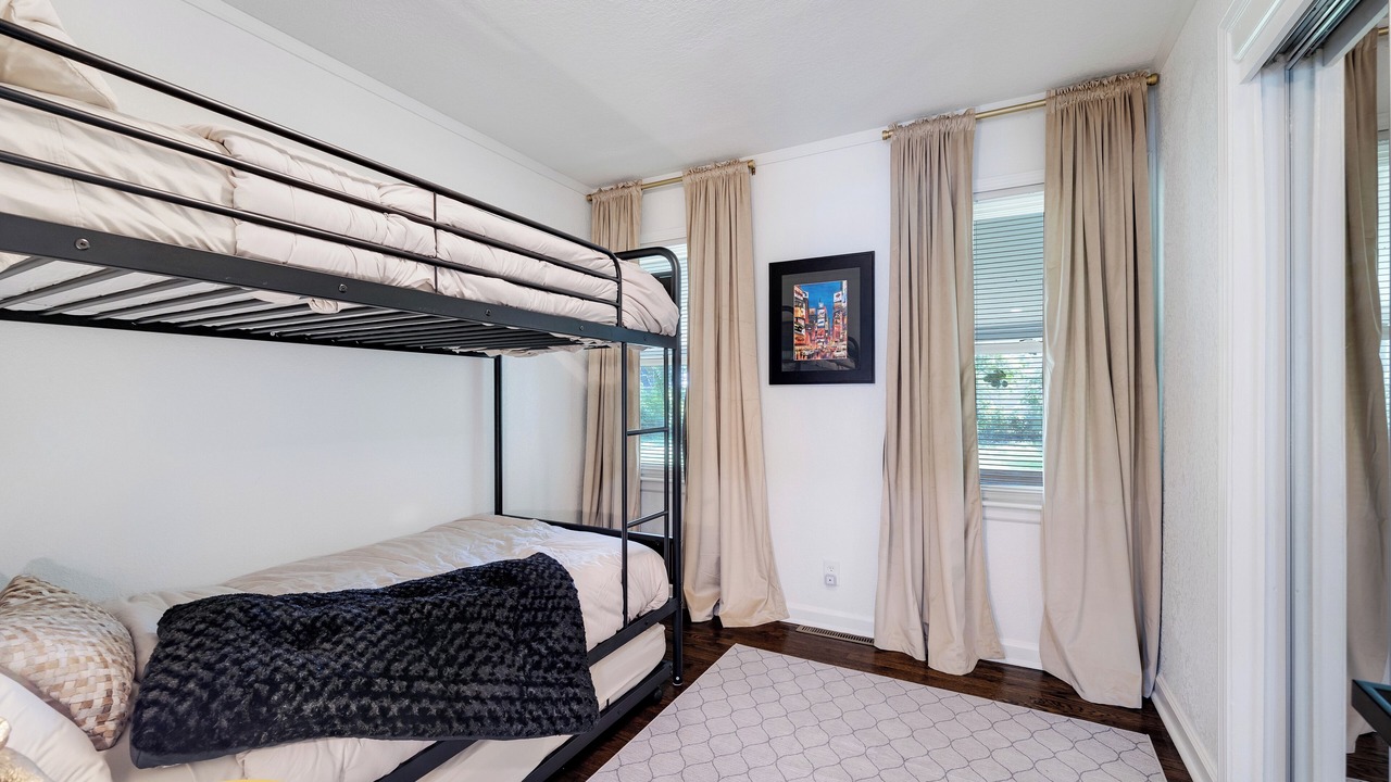 Photo of Bedroom in Lee's Summit