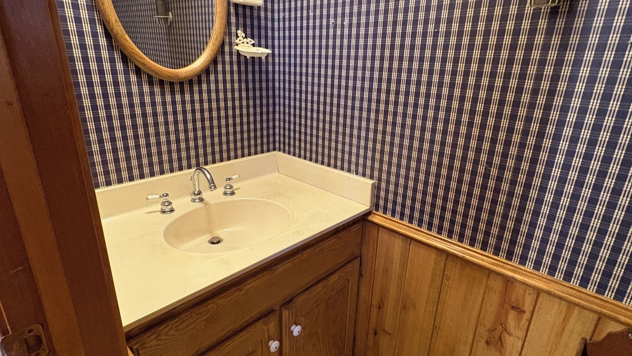 Photo of Bathroom in Hawkins