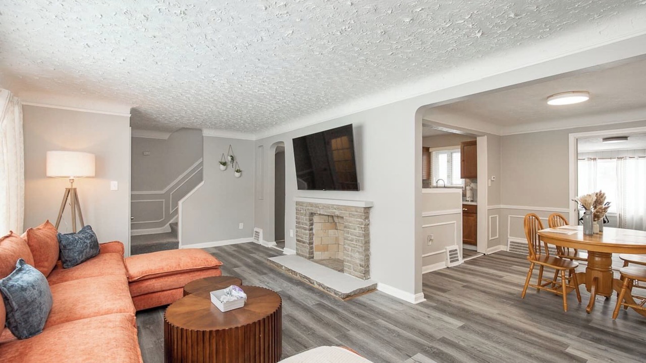 Photo of Livingroom in Cleveland