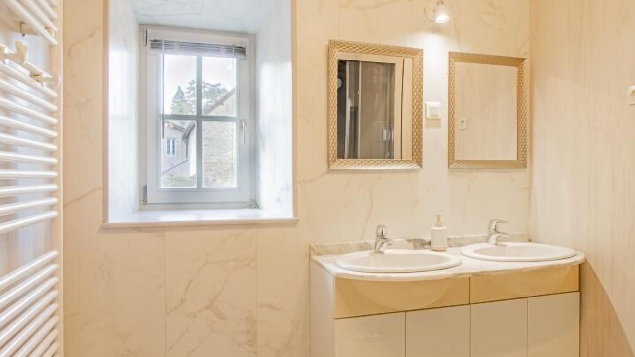 Photo of Bathroom in Couches