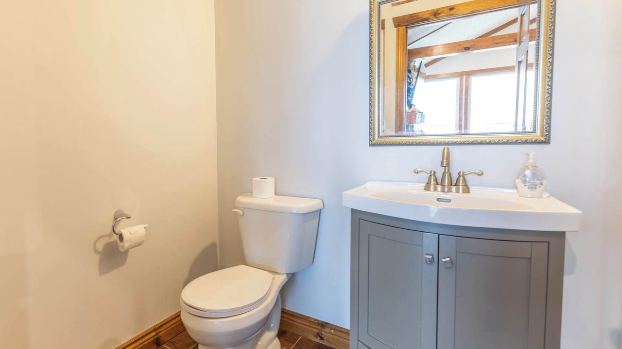 Photo of Bathroom in Tobermory