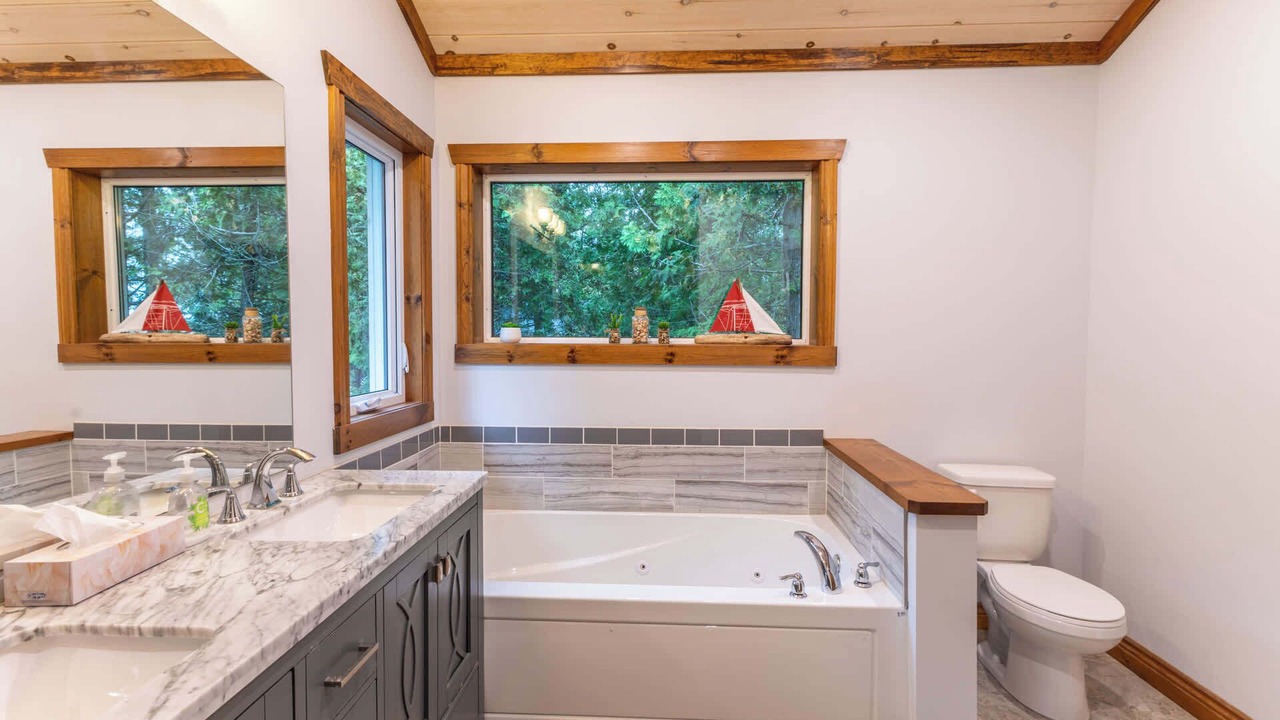 Photo of Bathroom in Tobermory