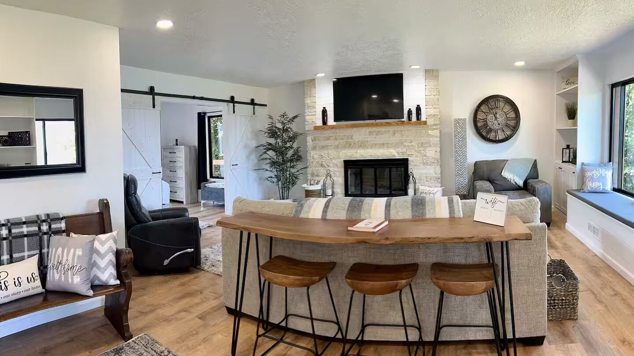 Photo of Livingroom in Port Angeles