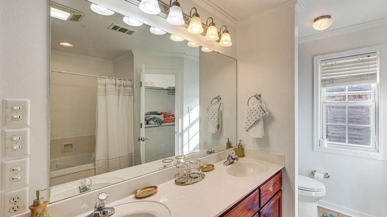 Photo of Bathroom in Claiborne