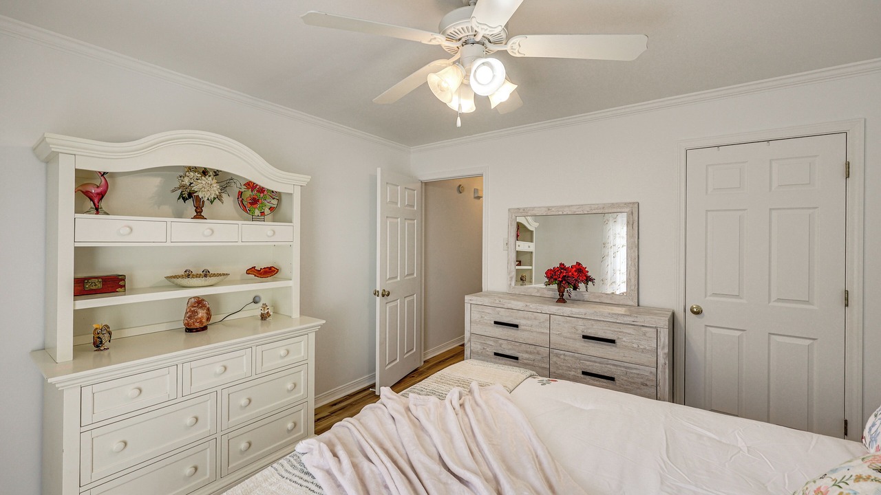 Photo of Bedroom in Claiborne