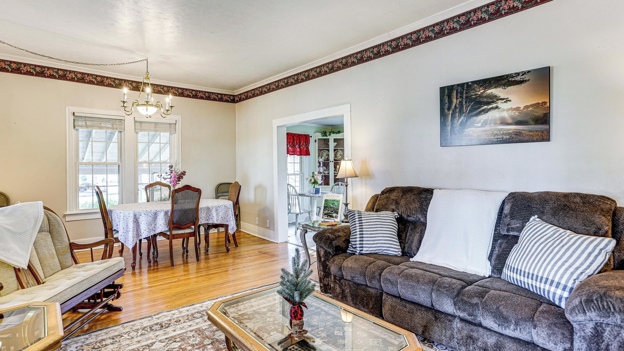 Photo of Livingroom in Greenfield