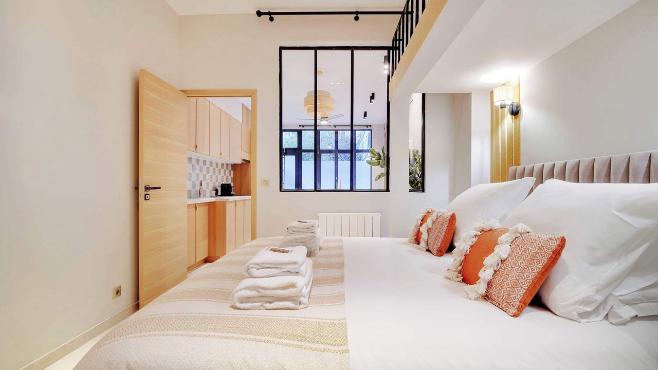 Photo of Bedroom in Clignancourt