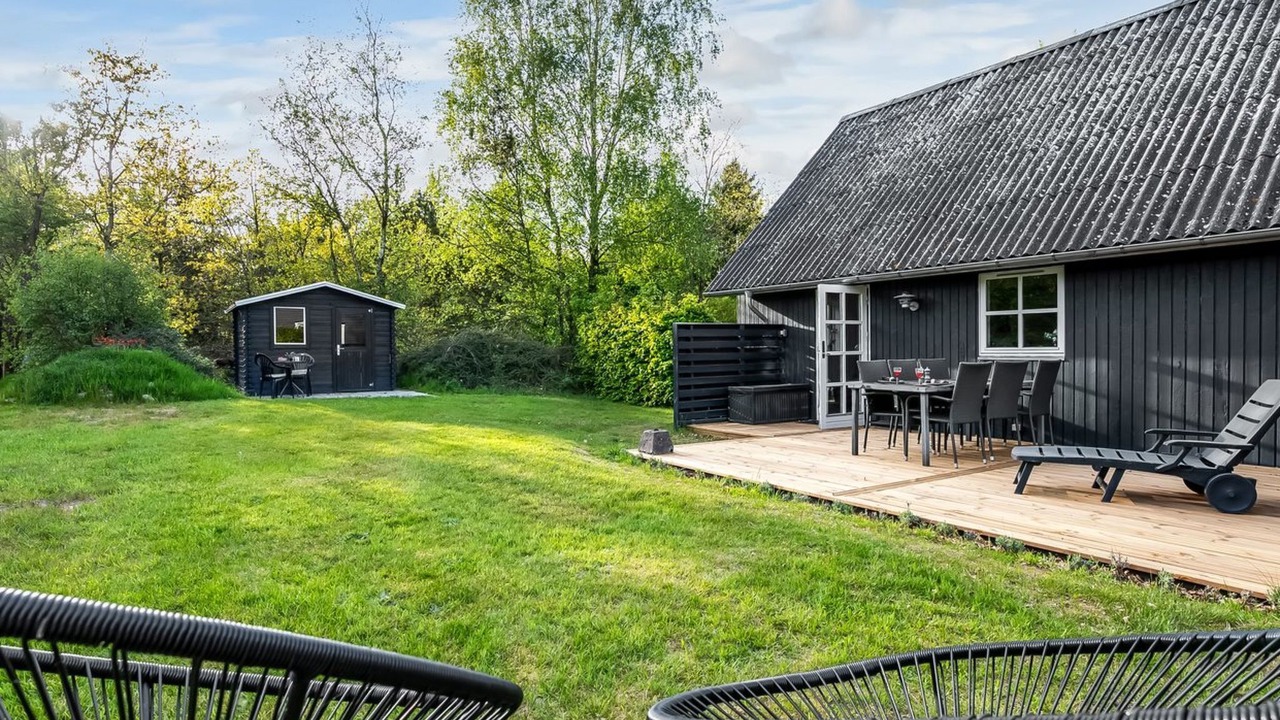 Photo of Others in Skygge