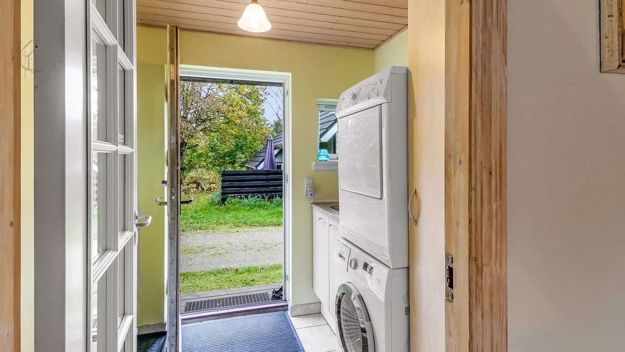 Photo of Others in Skygge