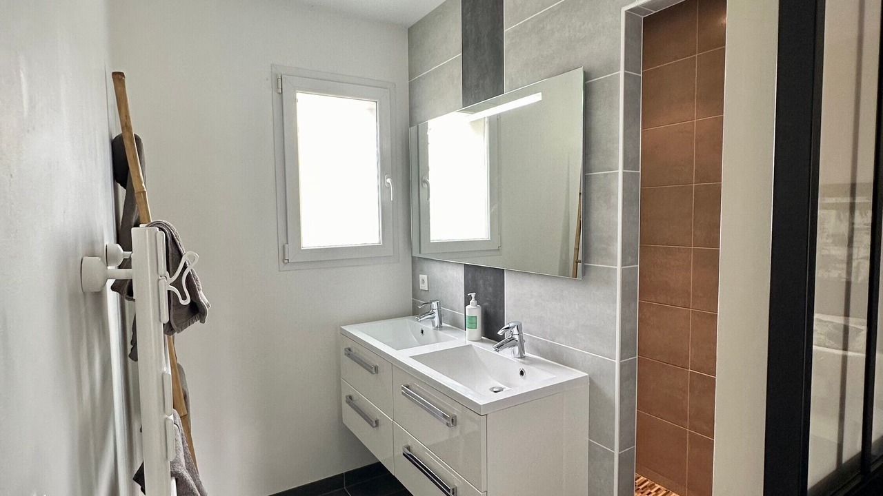 Photo of Bathroom in Saint-Georges-les-Baillargeaux