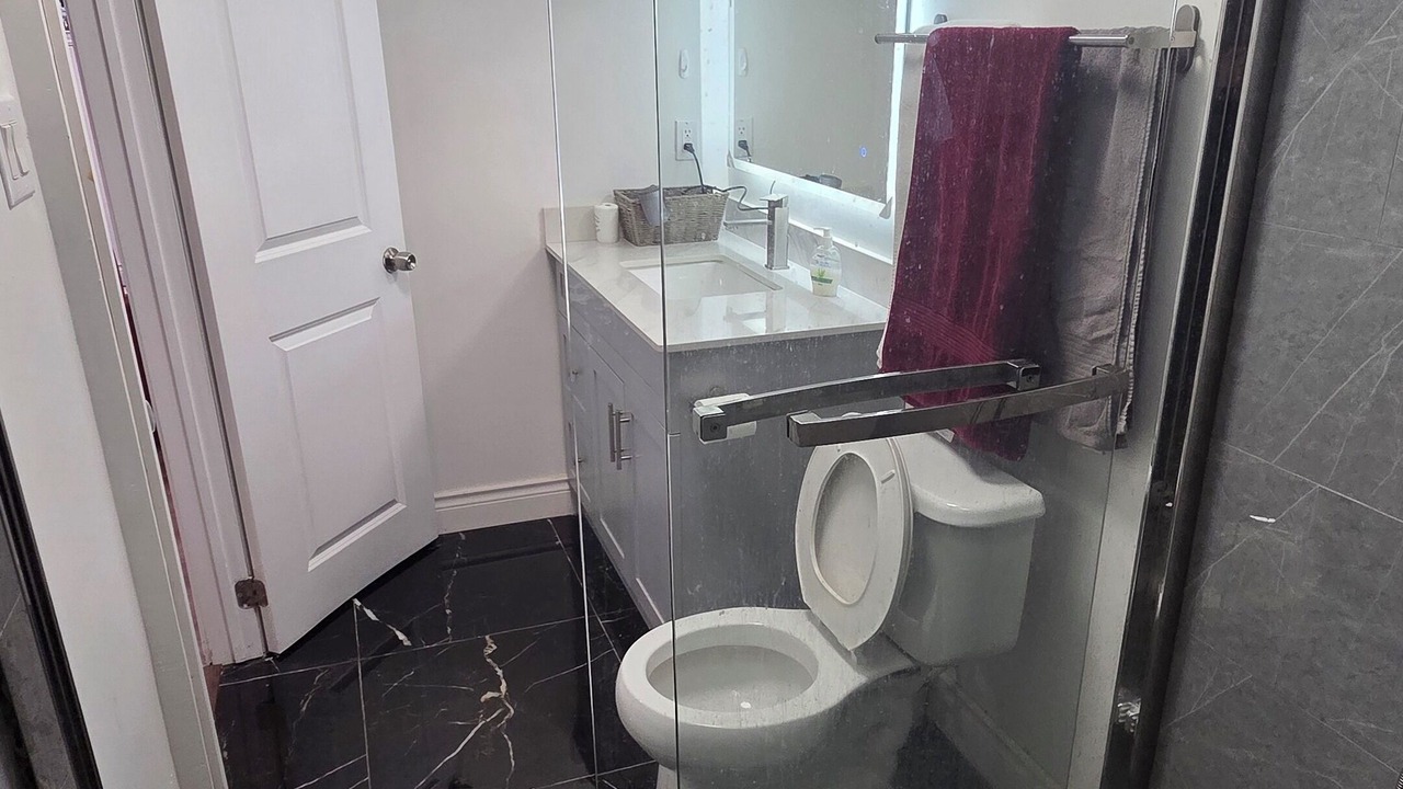 Photo of Bathroom in Hurontario