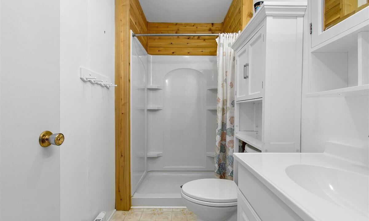 Photo of Bathroom in L'Isle-aux-Allumettes