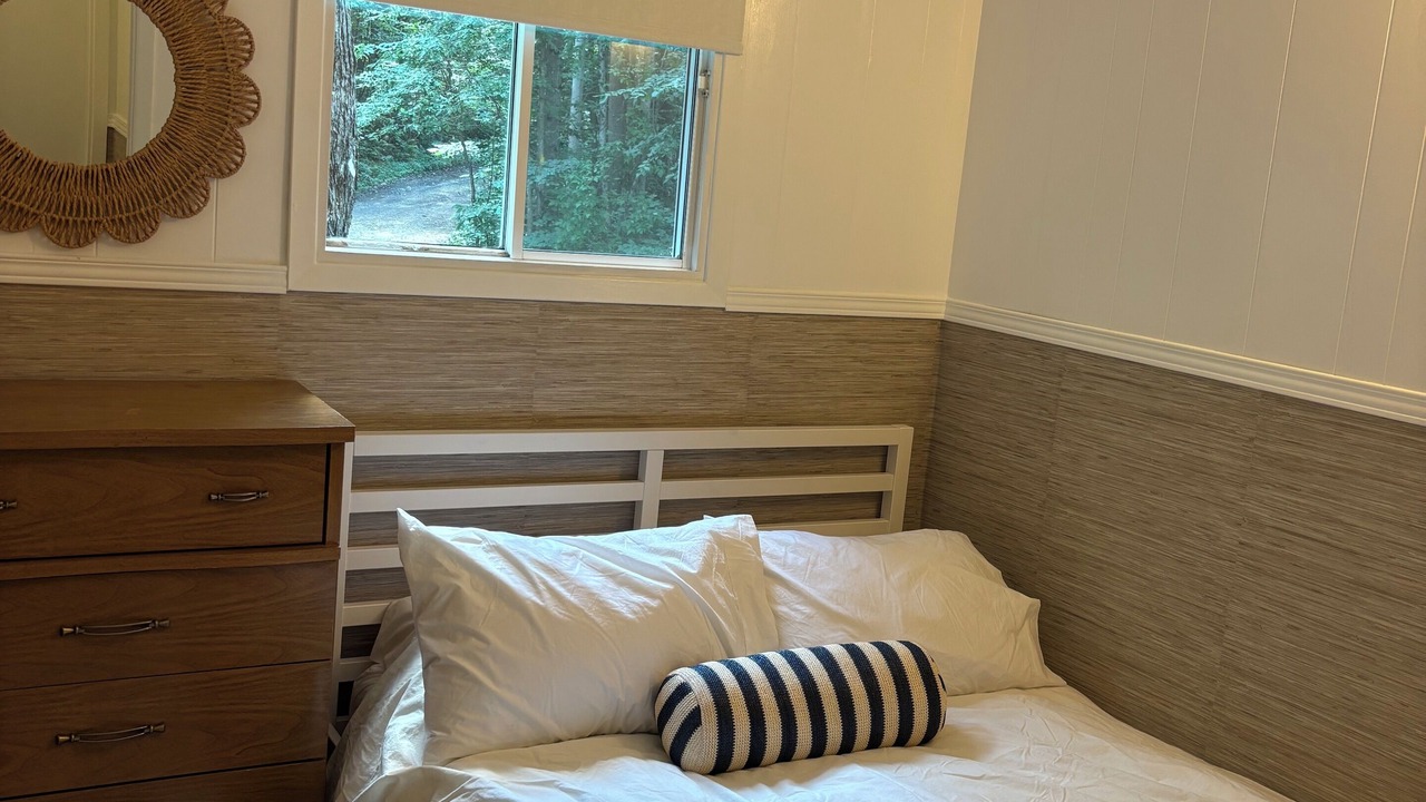 Photo of Bedroom in L'Isle-aux-Allumettes