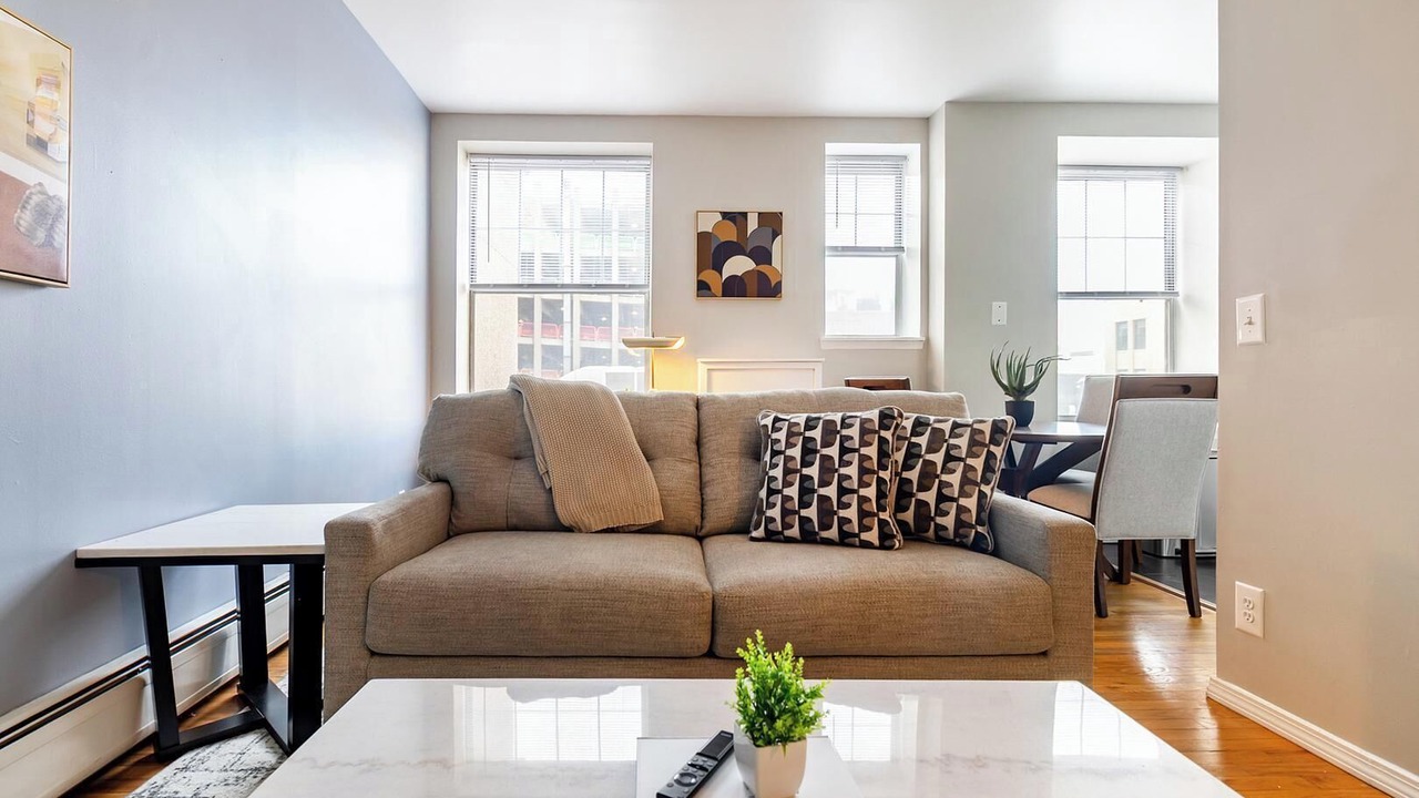Photo of Livingroom in Downtown