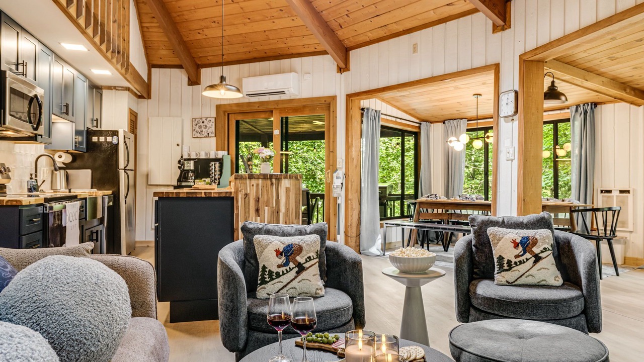 Photo of Livingroom in Charter Hills