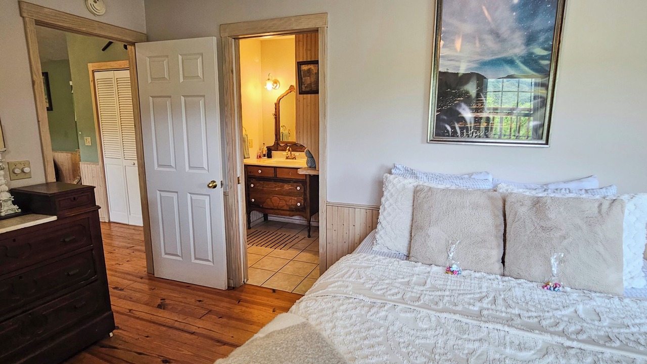 Photo of Bedroom in Eureka Springs