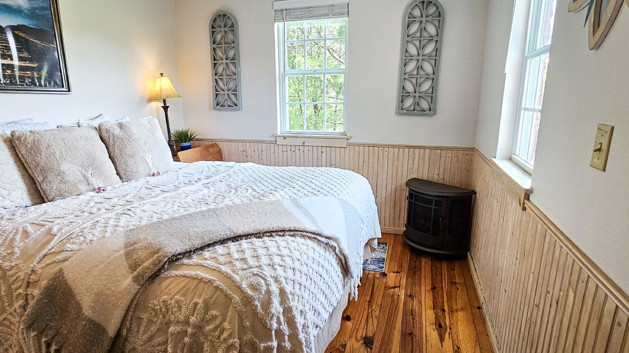Photo of Bedroom in Eureka Springs