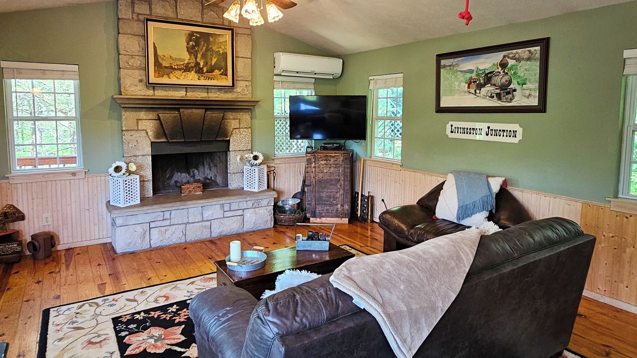 Photo of Livingroom in Eureka Springs
