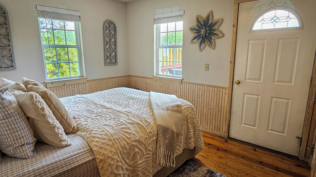 Photo of Bedroom in Eureka Springs