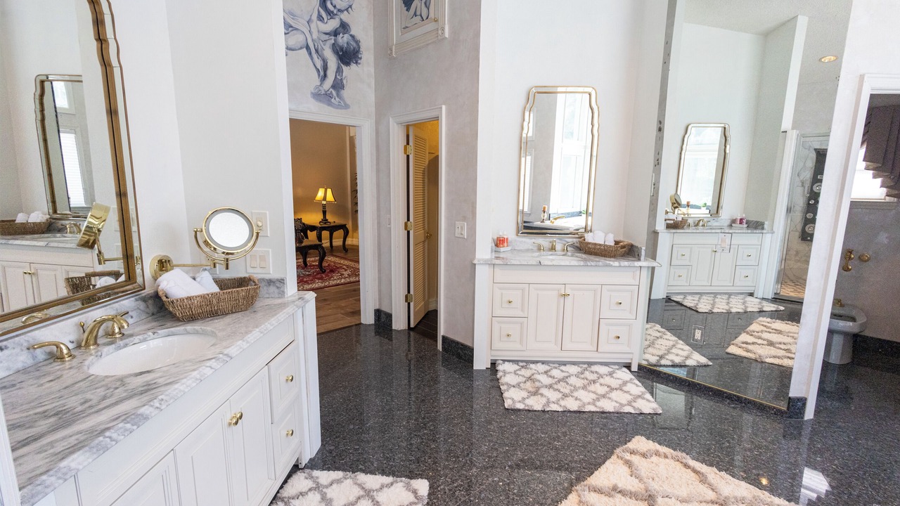 Photo of Bathroom in Fairvilla