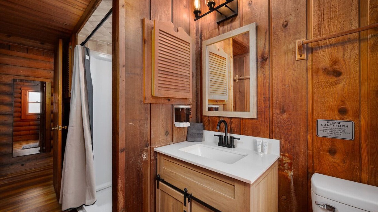 Photo of Bathroom in Auburndale