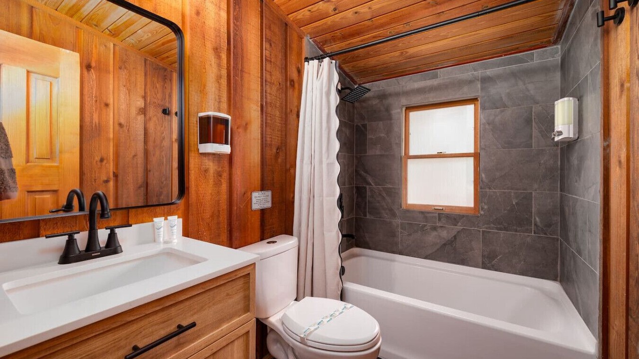 Photo of Bathroom in Auburndale
