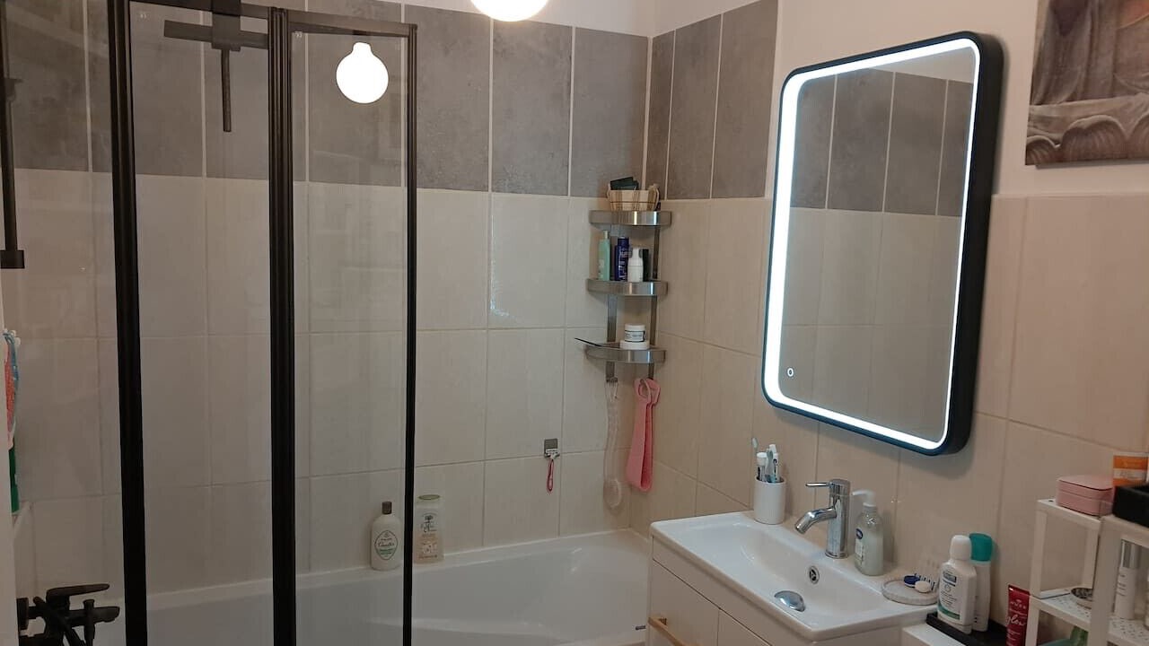 Photo of Bathroom in Hyeres City Centre