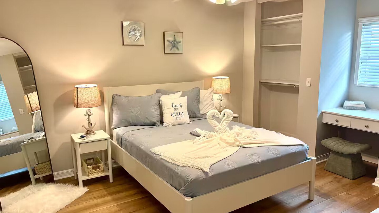 Photo of Bedroom in Bay Crest Park